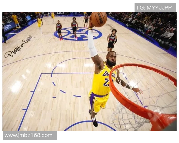 NBA半场：CC20分8助，东詹合砍37分，活塞70-65领先湖人